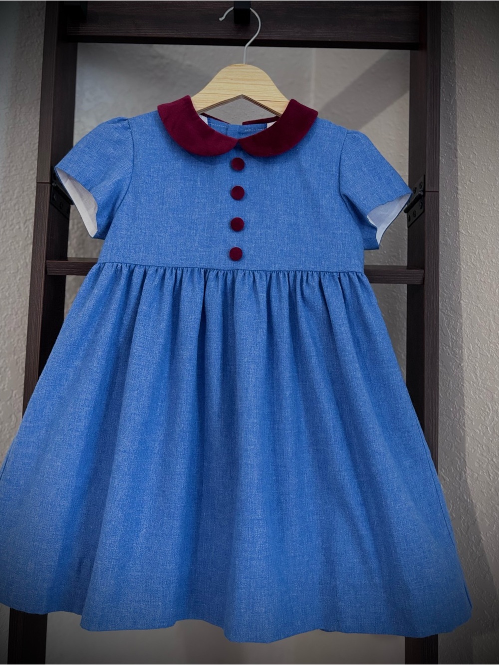 La Coqueta Dress Girls' Blue Short-Sleeve with Burgundy Peter Pan Collar